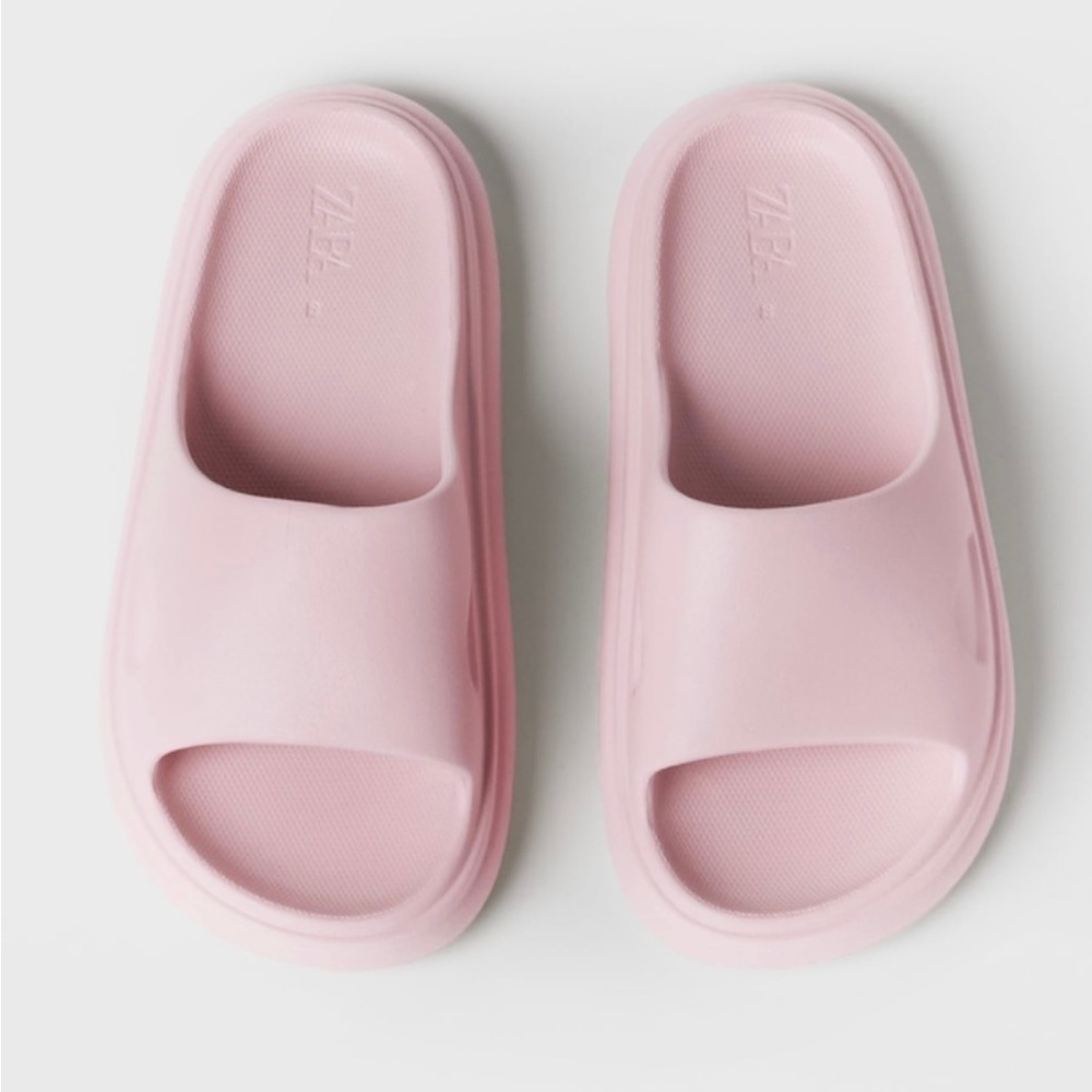 ZARA monochromatic pool slides